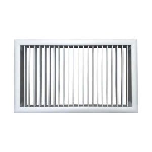 Rejillas HVAC en aluminio anodizado con deflexión fija y ajustable, instaladas en techo arquitectónico.