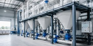Sistema de transporte neumático en fase diluida con ductos, ciclón y filtro industrial